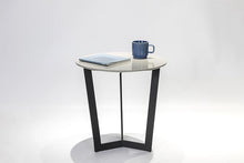 Distinctify Holvi Side Table